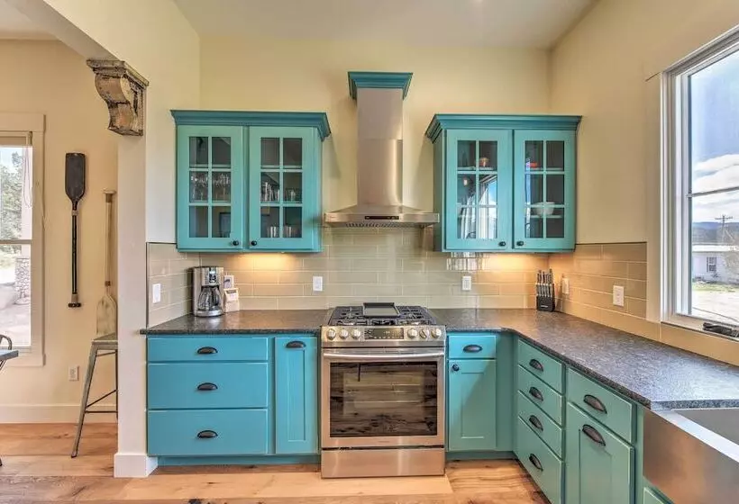 Buena Vista Home W/mtn Views, Walk To Main St