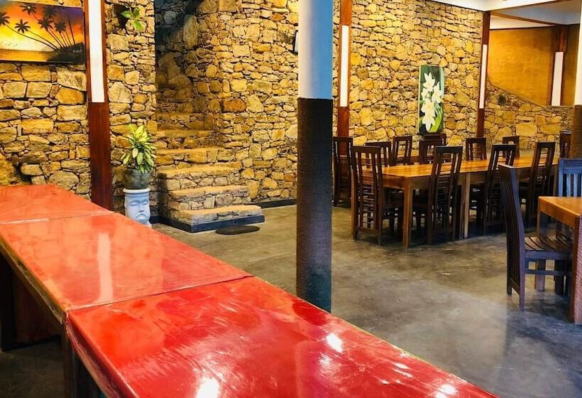 Ceylon Nature Hostel Kitulgala