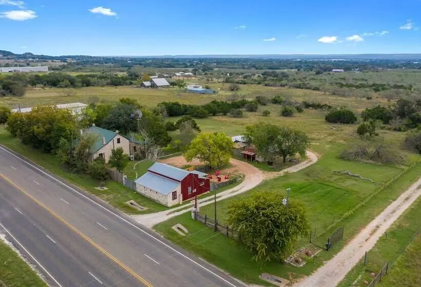 Gorgeous Barn Cabin 10min From Main St!