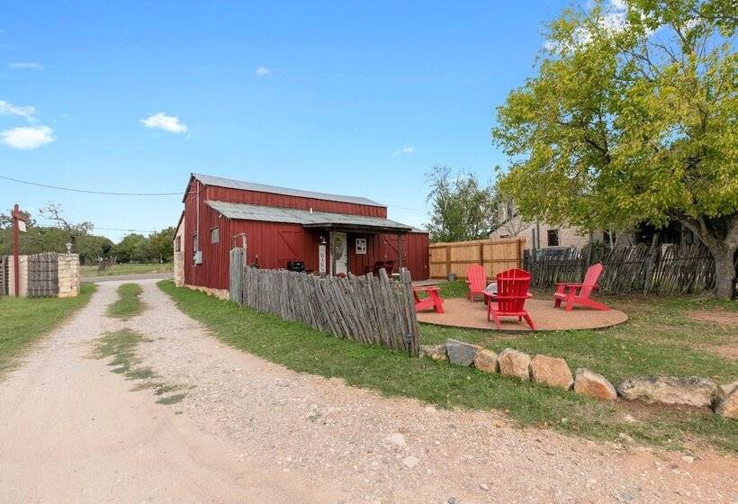 Gorgeous Barn Cabin 10min From Main St!