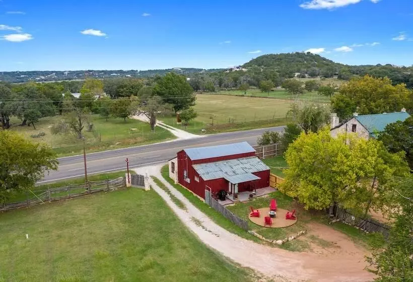 Gorgeous Barn Cabin 10min From Main St!