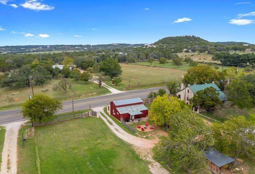 Gorgeous Barn Cabin 10min From Main St!