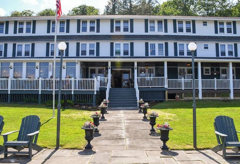 בית מלון כפרי Chestnut Inn At Oquaga Lake