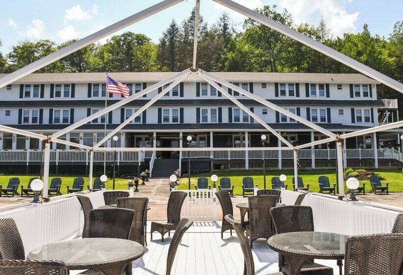בית מלון כפרי Chestnut Inn At Oquaga Lake