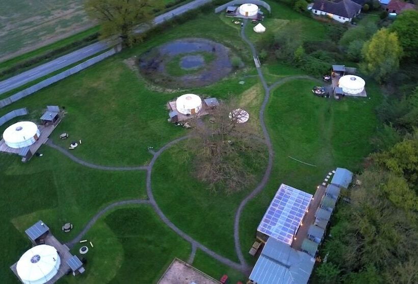 Отель Glamp And Tipple