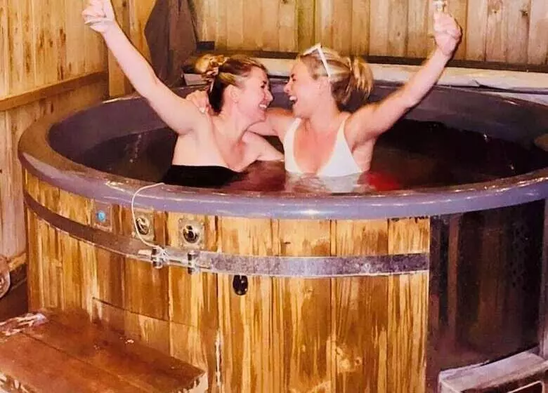 Hotelli Glamp And Tipple