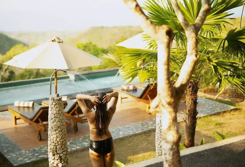 ホテル Mere Sea View Resort & Spa Nusa Penida