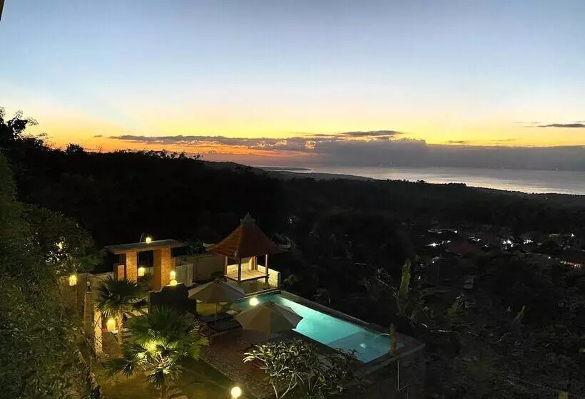 ホテル Mere Sea View Resort & Spa Nusa Penida