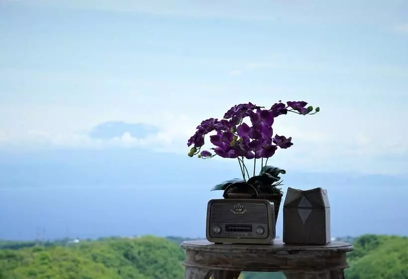 ホテル Mere Sea View Resort & Spa Nusa Penida