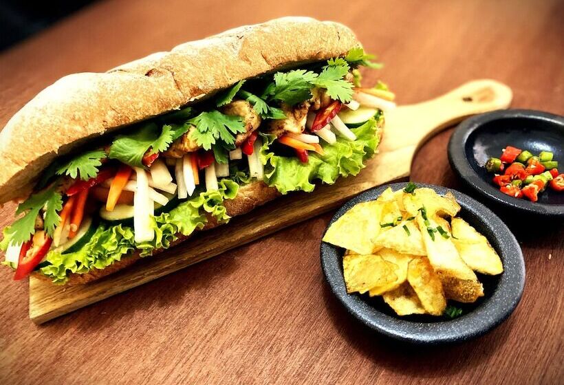 Отель Mere Sea View Resort & Spa Nusa Penida