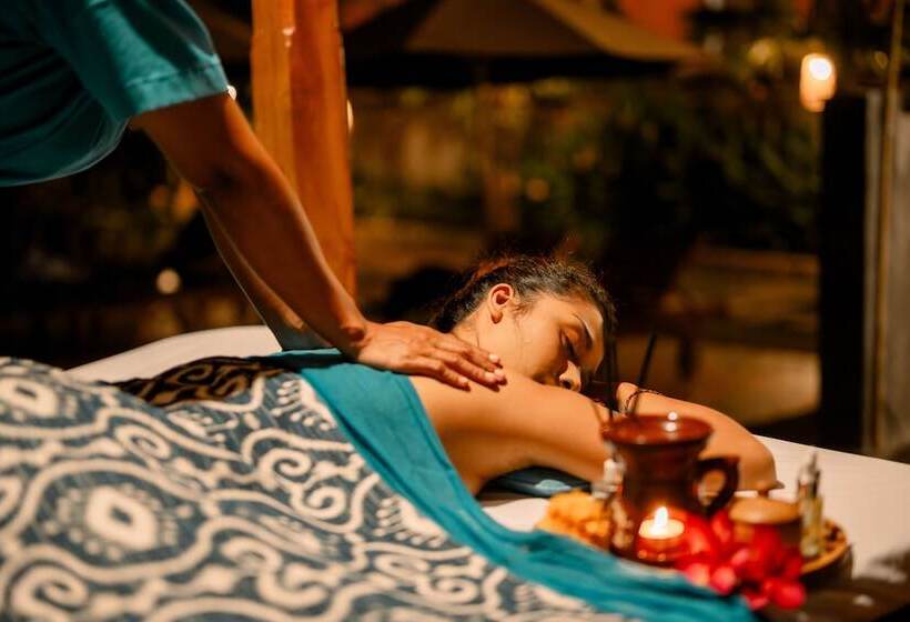 Отель Mere Sea View Resort & Spa Nusa Penida