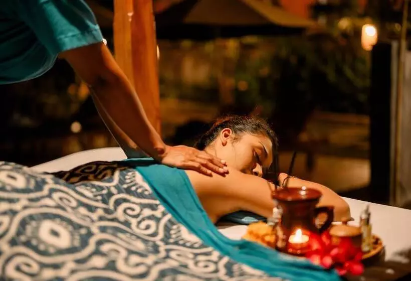 ホテル Mere Sea View Resort & Spa Nusa Penida