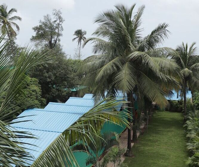 Hotel Sandbanks Beach Resort