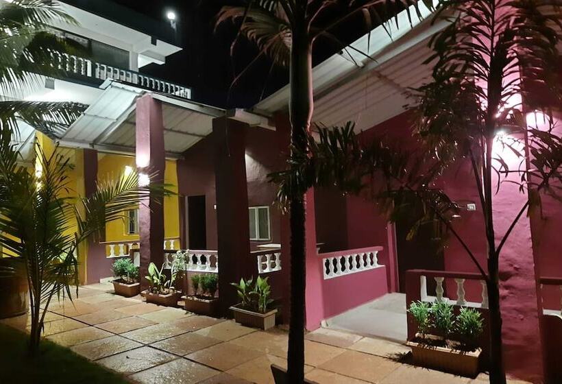 Hotel Sandbanks Beach Resort