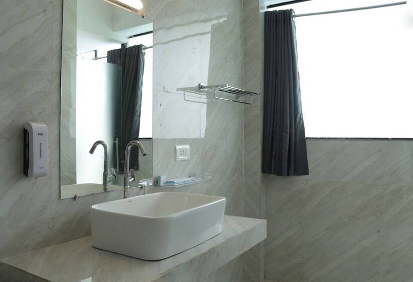 Hotel Sandbanks Beach Resort