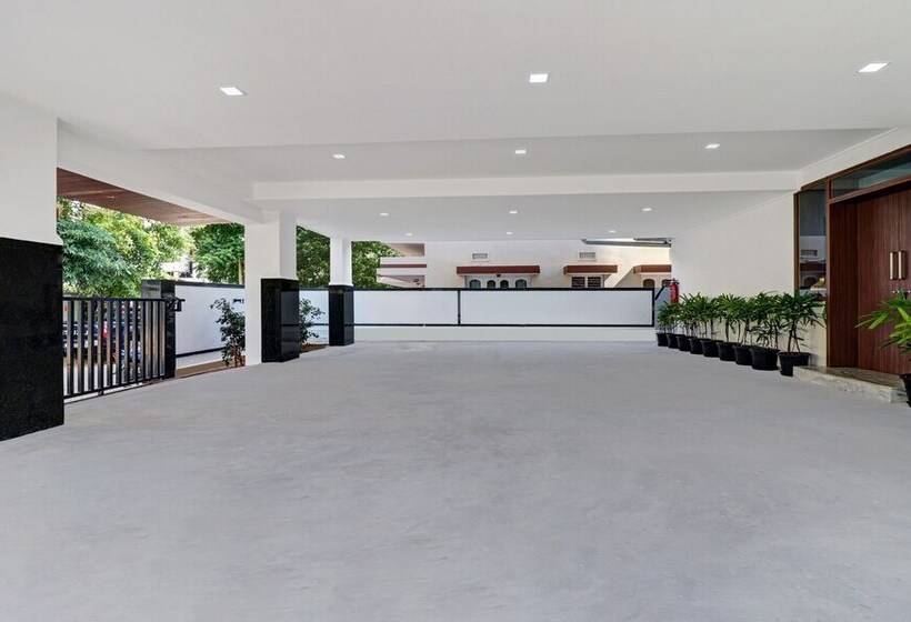 ホテル Treebo Raga