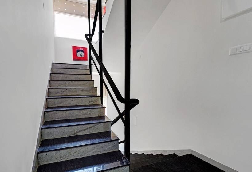 ホテル Treebo Raga