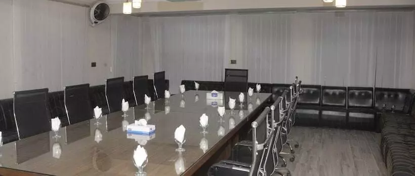 هتل Khan Continental