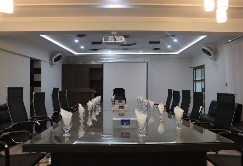 هتل Khan Continental