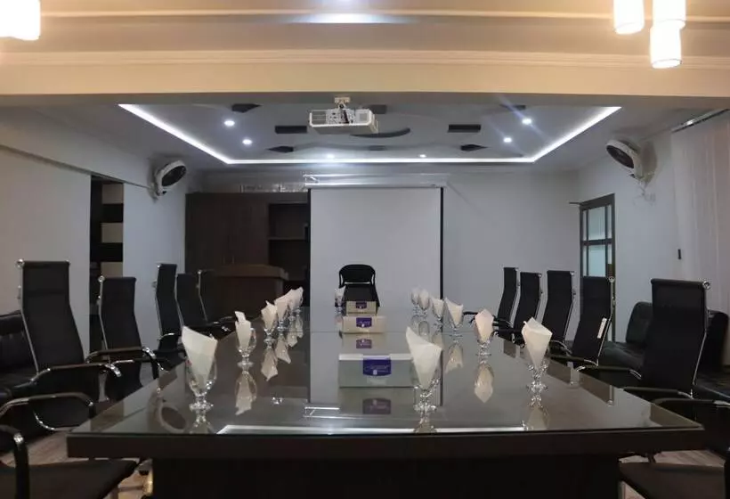 هتل Khan Continental