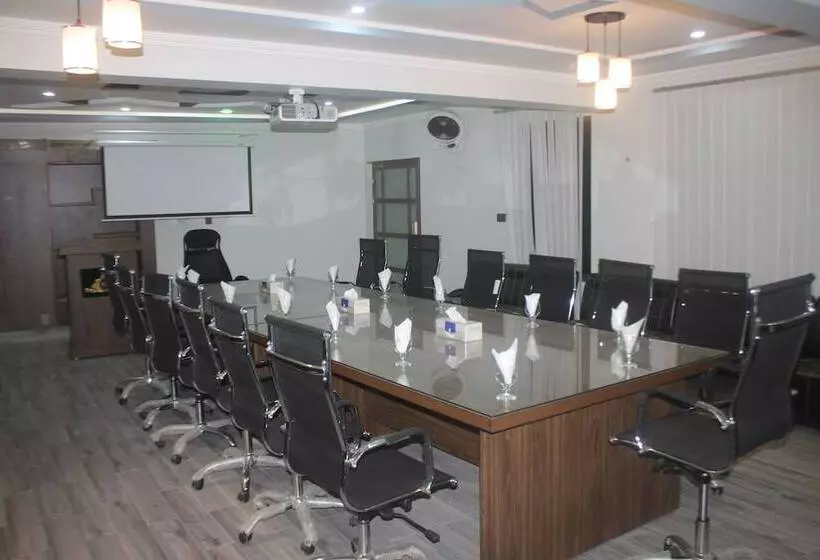 هتل Khan Continental