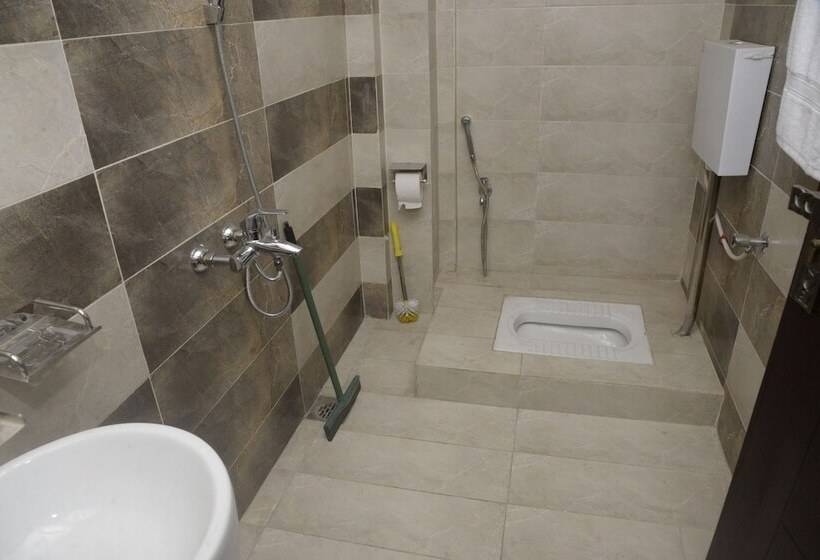 هتل Khan Continental