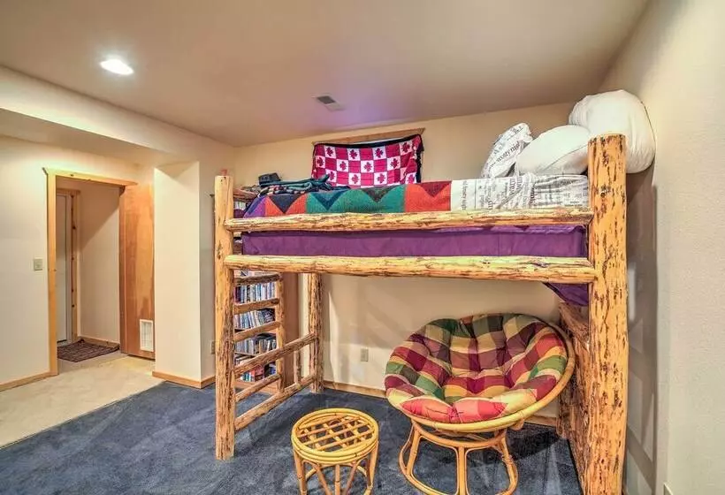 Luxe Alpine Cabin W/ Wraparound Deck & Mtn Views!