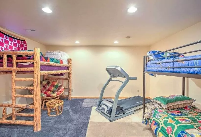 Luxe Alpine Cabin W/ Wraparound Deck & Mtn Views!