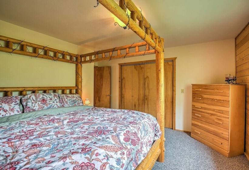 Luxe Alpine Cabin W/ Wraparound Deck & Mtn Views!