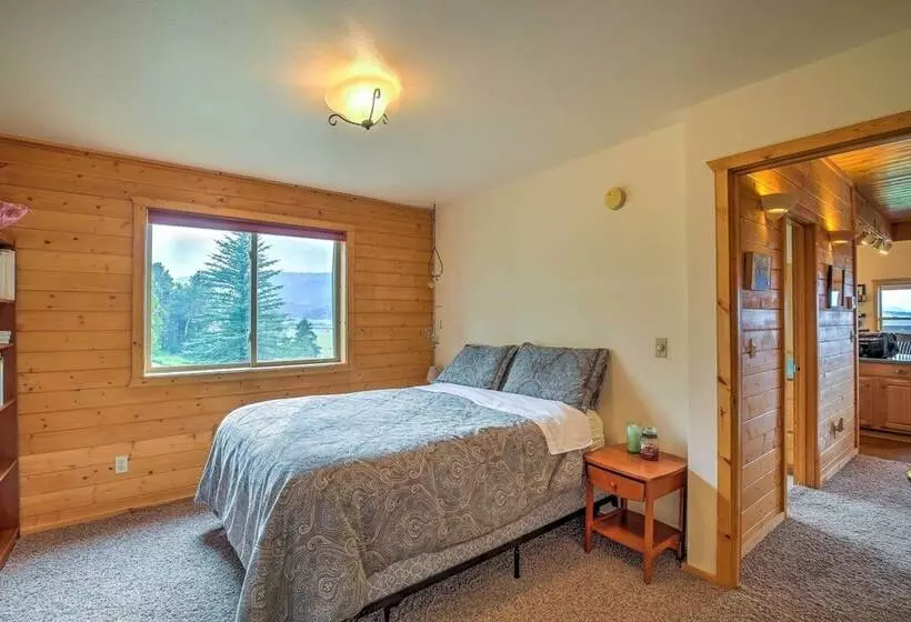 Luxe Alpine Cabin W/ Wraparound Deck & Mtn Views!