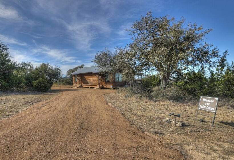 Mesquite Cabin With Hot Tub & Hill Country Views