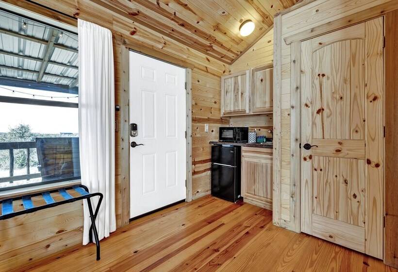 Mesquite Cabin With Hot Tub & Hill Country Views