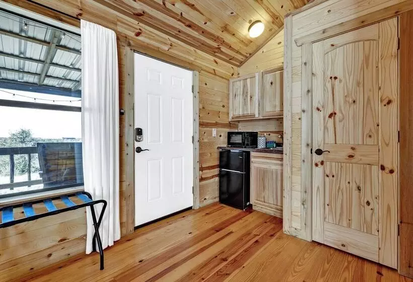 Mesquite Cabin With Hot Tub & Hill Country Views