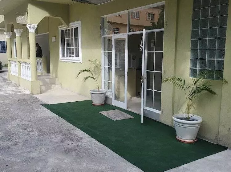 پانسیون Comfy Guest Rooms