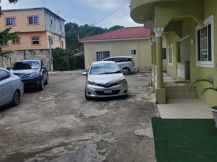 پانسیون Comfy Guest Rooms