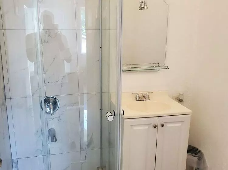 پانسیون Comfy Guest Rooms