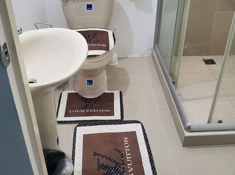 پانسیون Comfy Guest Rooms