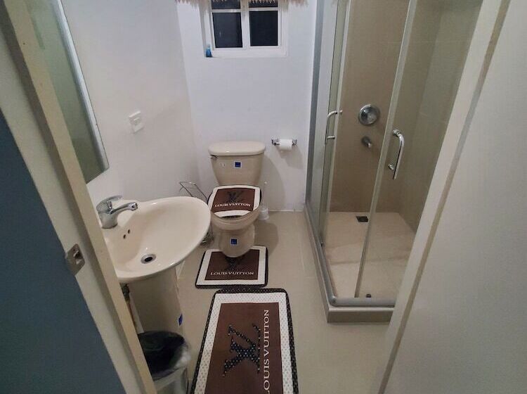 پانسیون Comfy Guest Rooms