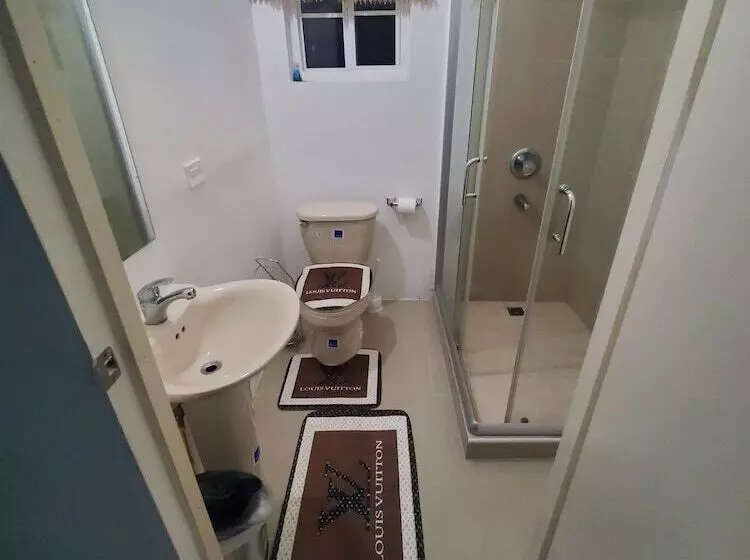 پانسیون Comfy Guest Rooms