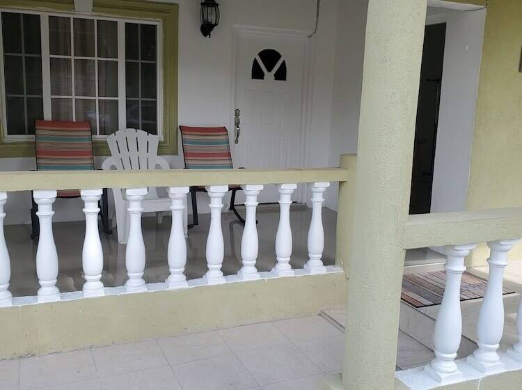 پانسیون Comfy Guest Rooms