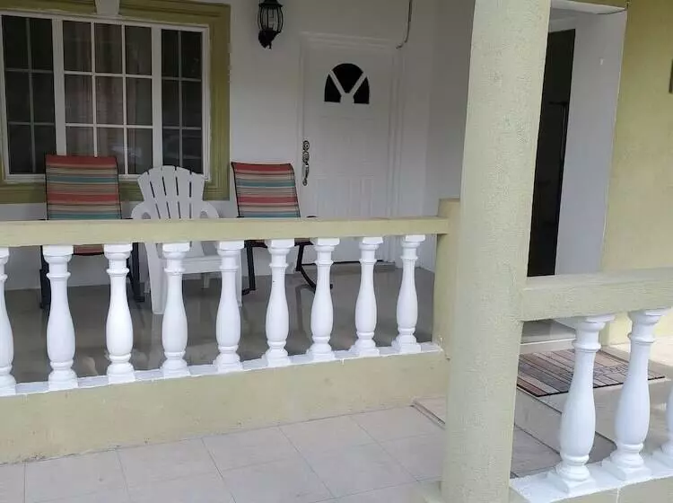 پانسیون Comfy Guest Rooms