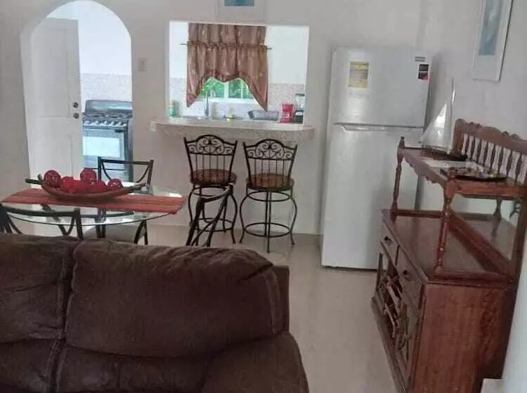 پانسیون Comfy Guest Rooms