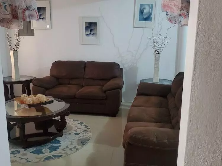 پانسیون Comfy Guest Rooms