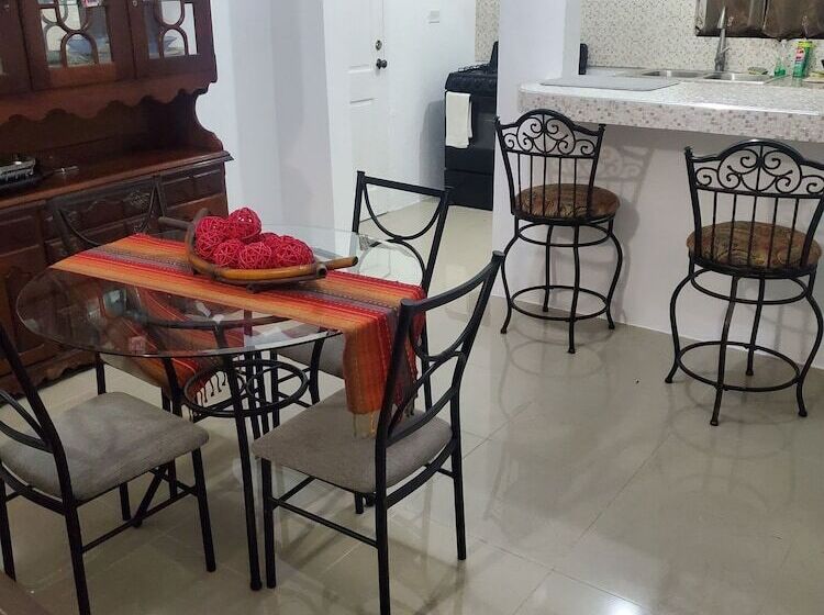 پانسیون Comfy Guest Rooms