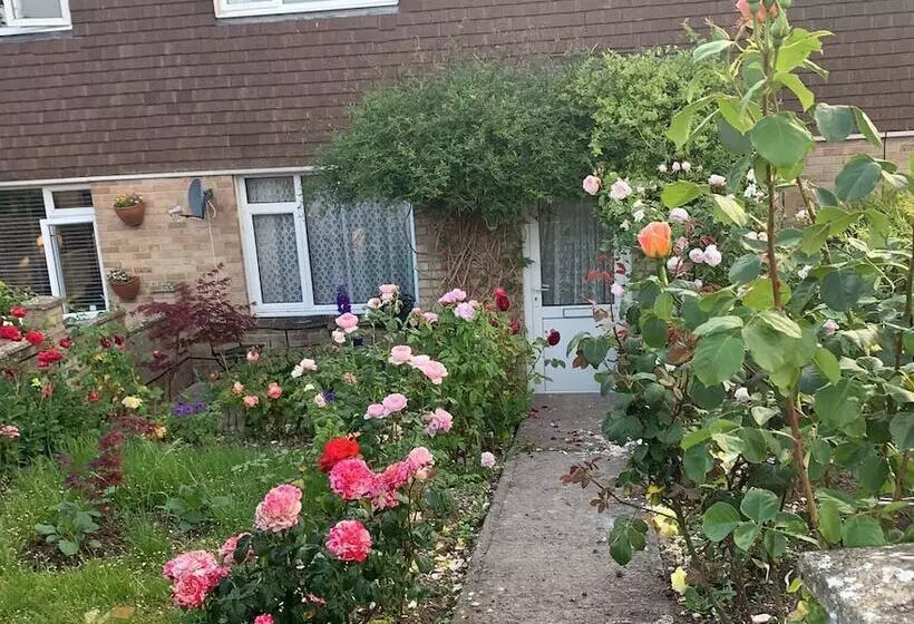 Residenssi Captivating 2 Bed House In Amesbury, Salisbury