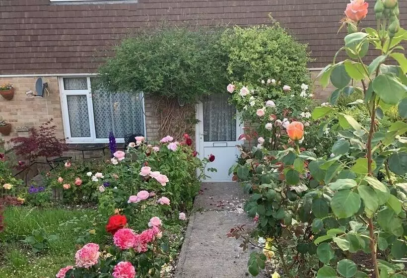 Residenssi Captivating 2 Bed House In Amesbury, Salisbury