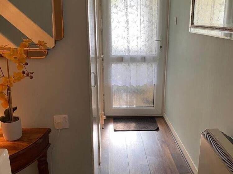 Резиденция Captivating 2 Bed House In Amesbury, Salisbury