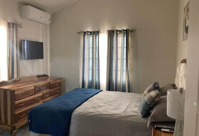 اقامتگاه Immaculate 2 Bed House In Discovery Bay