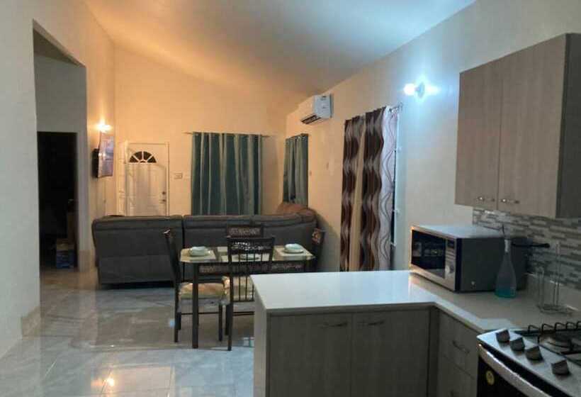 اقامتگاه Immaculate 2 Bed House In Discovery Bay