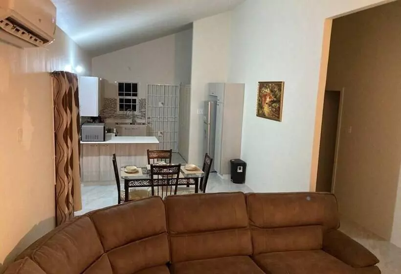 اقامتگاه Immaculate 2 Bed House In Discovery Bay